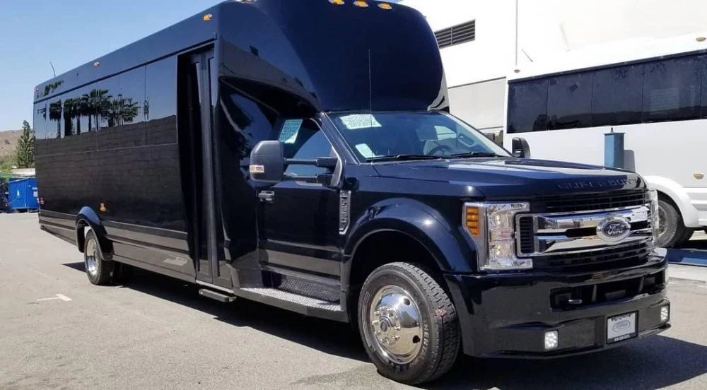 Ford F-550 Black Party Bus (44 Comfort / 50 Max)