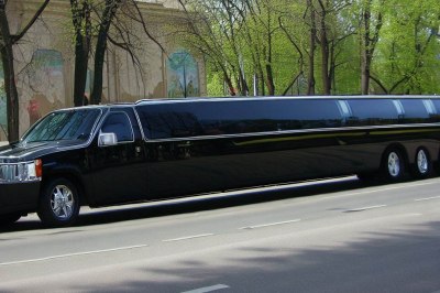 What is the difference between limo and stretch limo?